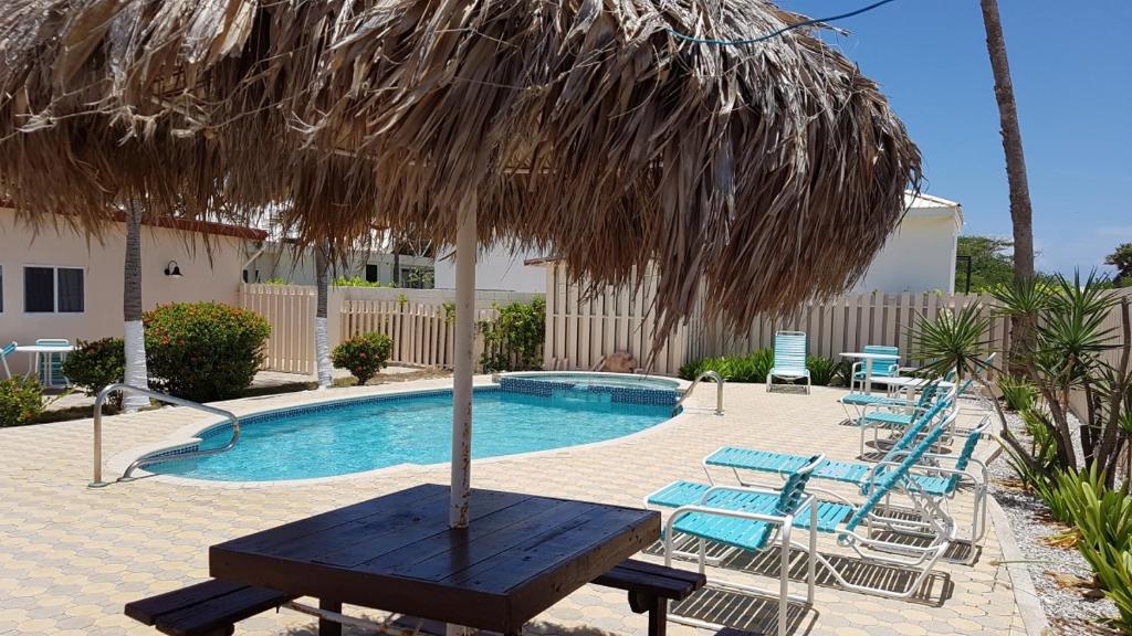Swimming pool, Aruba Beach Villas in Noord
