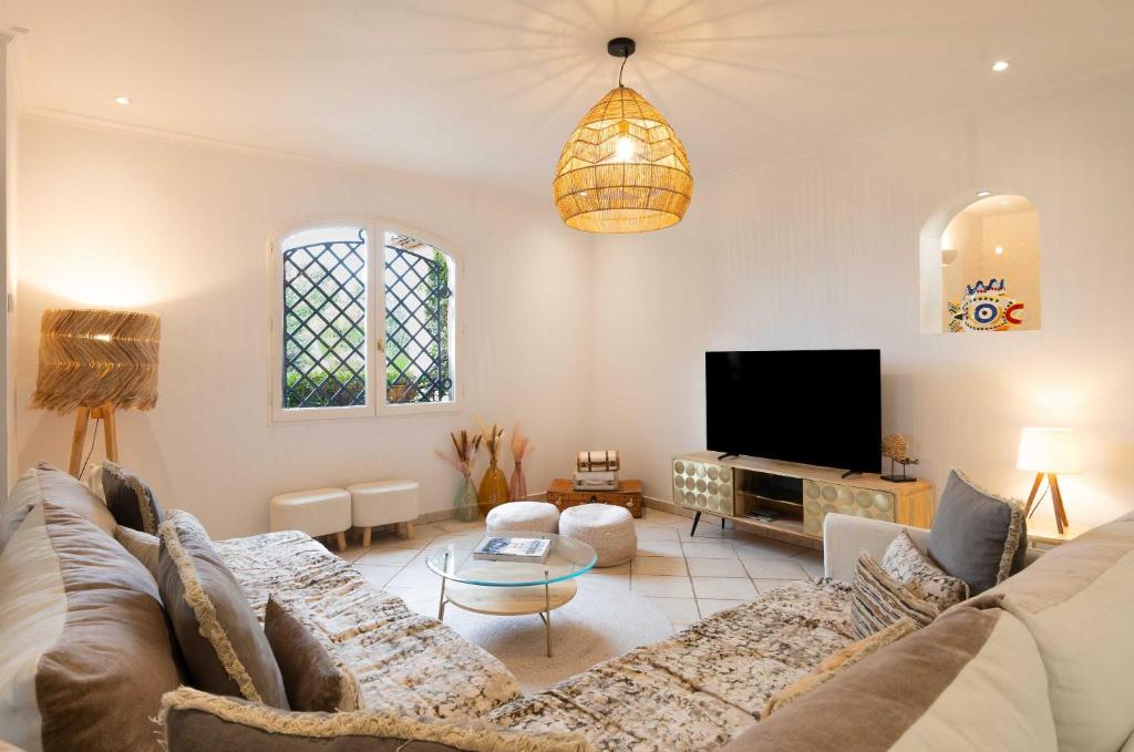 Spacious Villa with Pool & A-C for 8 - Sea View - 3