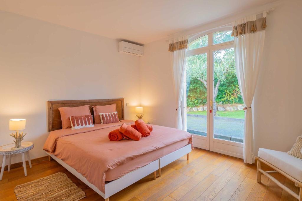Spacious Villa with Pool & A-C for 8 - Sea View - 4