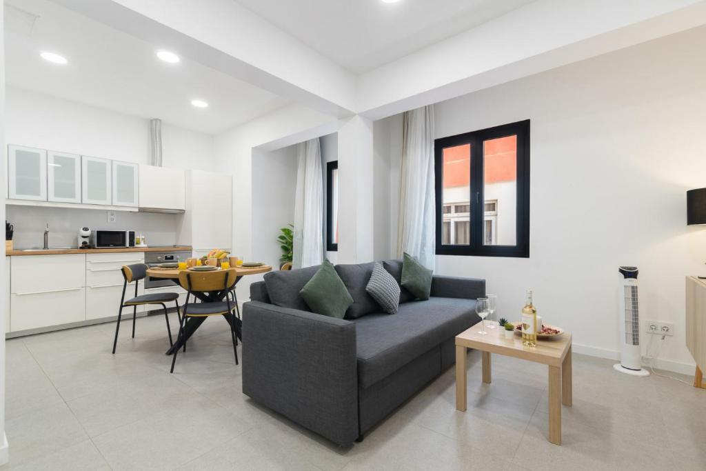 Bright Apt for 4 Las Canteras - Shared Terrace - 1