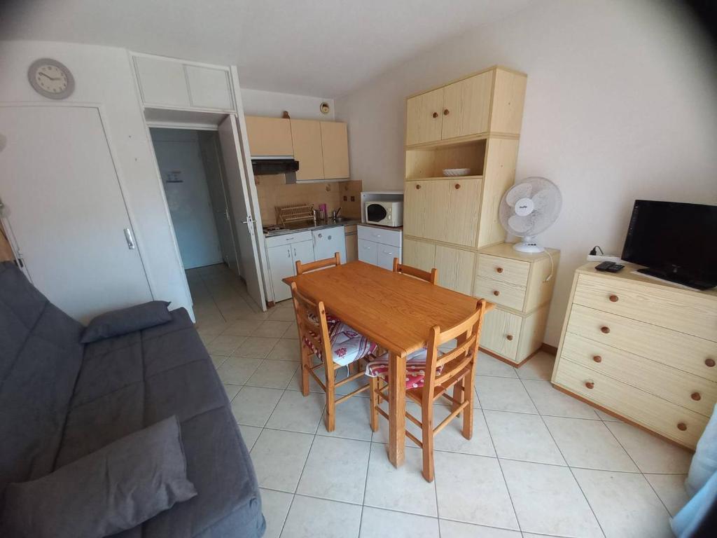 BO240-A09 Appartement Studio 4 couchages BORMES LES MIMOSAS - 4