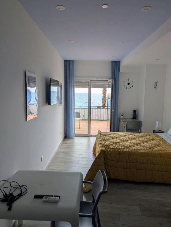 La Terrazza sul Mare Modern Apartment - 3