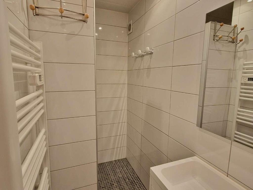 Appartement 2 pièces en rez-de-chaussée proche plage avec parking privé et terrain de pétanque - FR-1-387-109 - 5