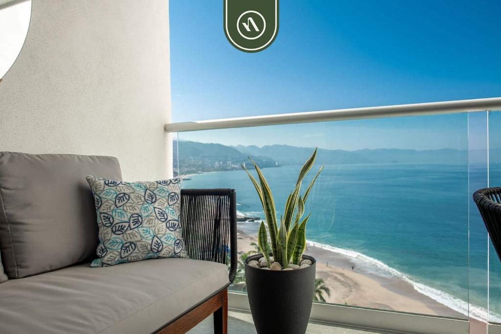 Elegant 1 BR Condo - Beachfront - Pools - King - 1