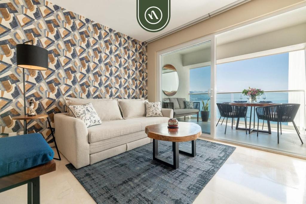 Elegant 1 BR Condo - Beachfront - Pools - King - 5
