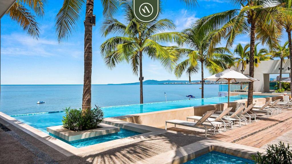 Oceanview Studio - King Bed - Pools - Beachclub - 2