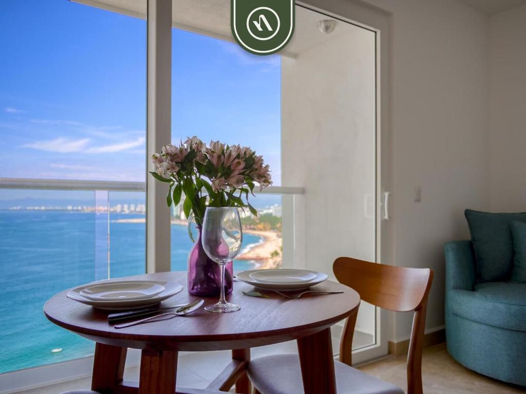 Oceanview Studio - King Bed - Pools - Beachclub - 3