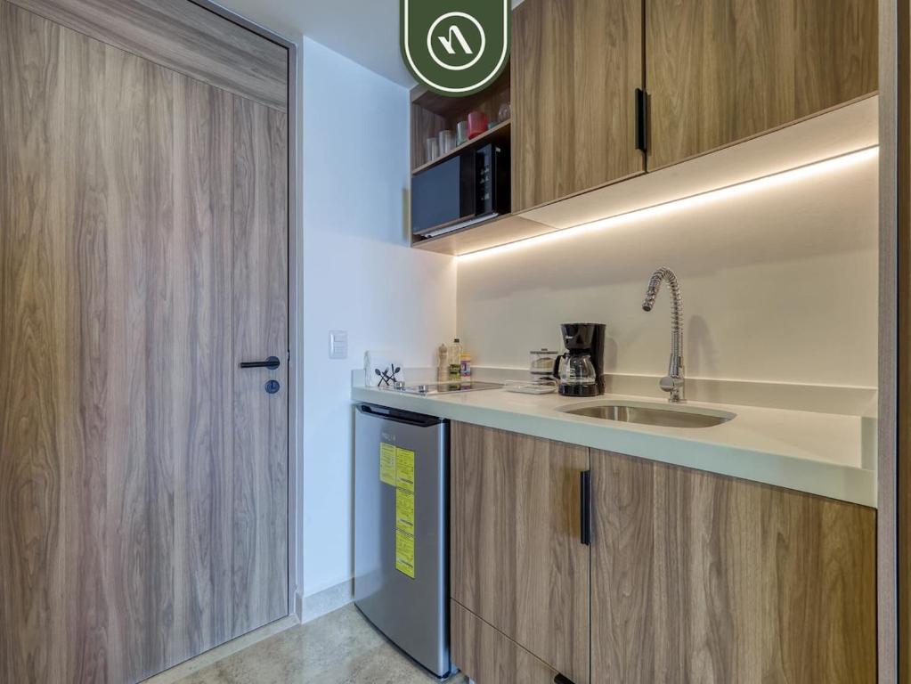 Oceanview Studio - King Bed - Pools - Beachclub - 4