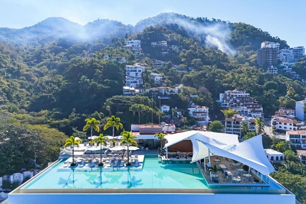 Sunset Getaway with Oceanfront Terrace and Resort Perks - 1