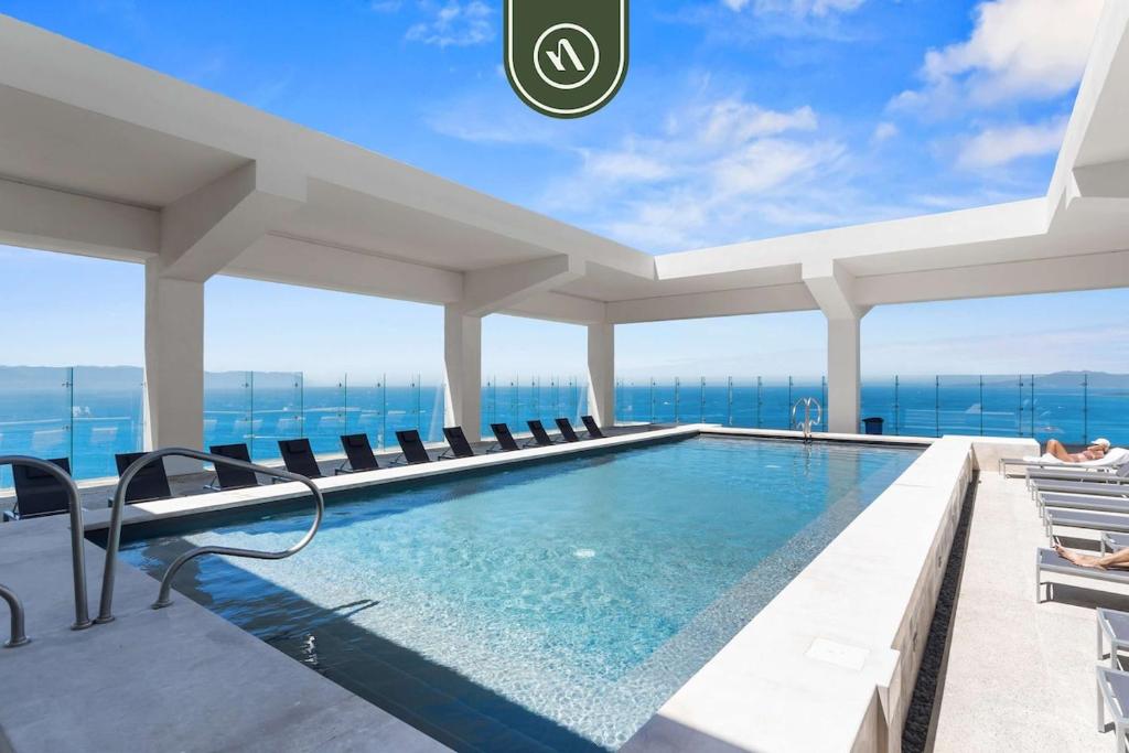 New Oceanview Condo with Beach - Pools - Gym - 4