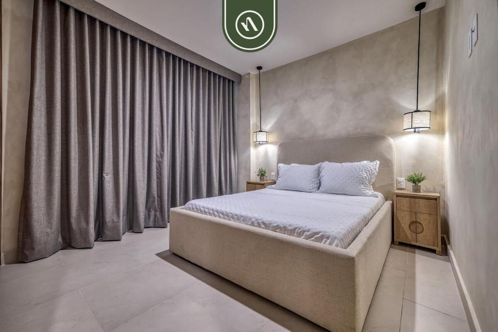 Luxury 2 BR Condo Near Beaches - Pools - Gym - 5