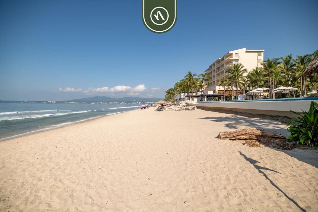 3BR Condo in the Krystal Grand Hotel - Beach - 3