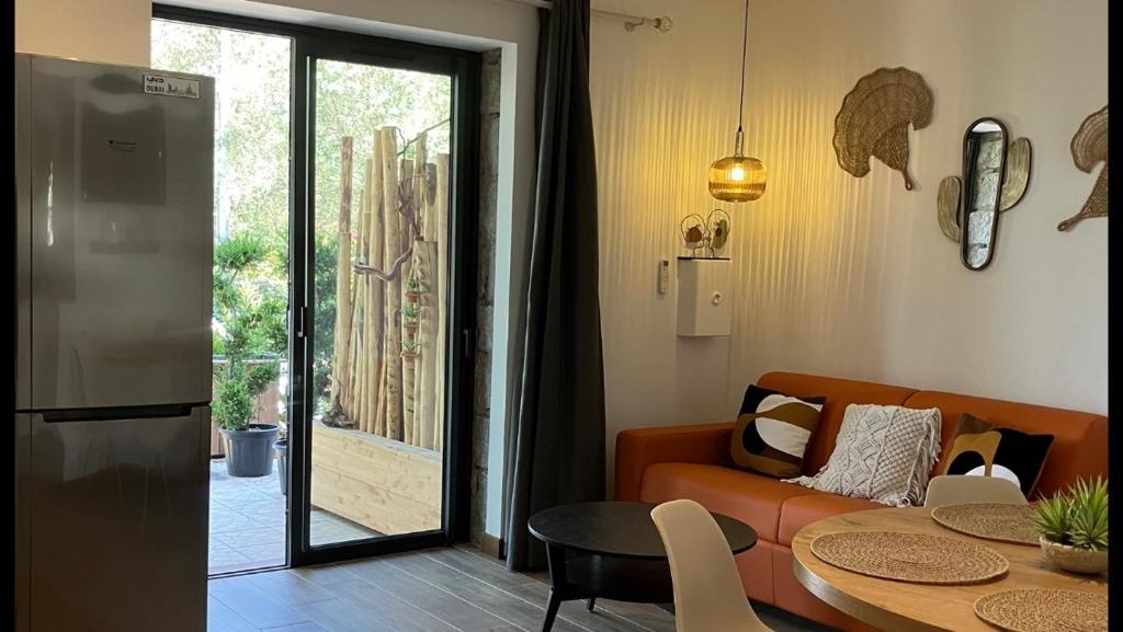 Villa vue mer à 300 m centre-Jardin, terrasse, parking gratuit, portail électrique, 2 chambres, 2 SDB - 5