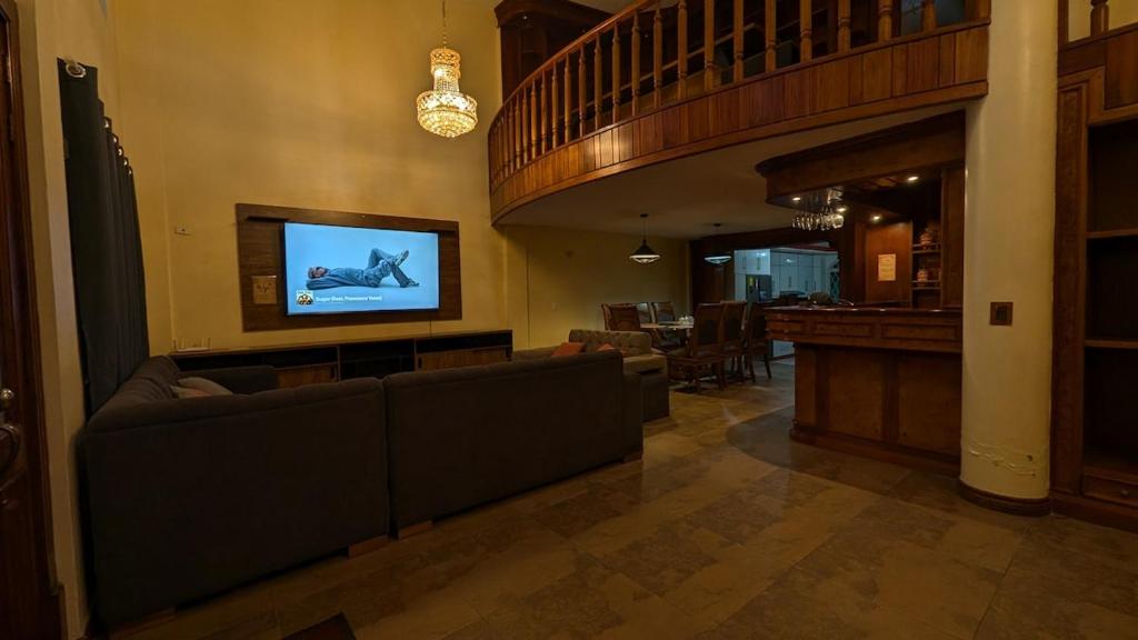 Luxury House - Jacuzzi - BBQ - 15 min to Airport - 4