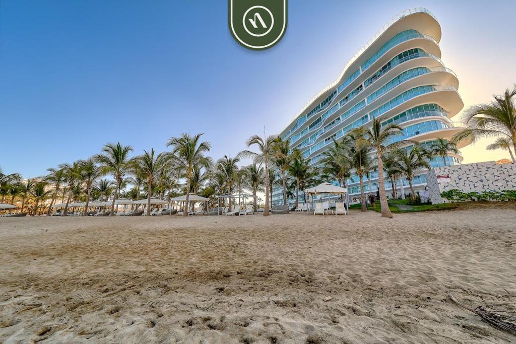 Oceanfront 2BR Condo - Pool - Cevicheria - Beach - 1