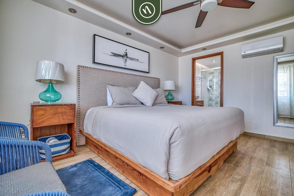 3BR Condo with Private Balcony - Pool - Marina - 1