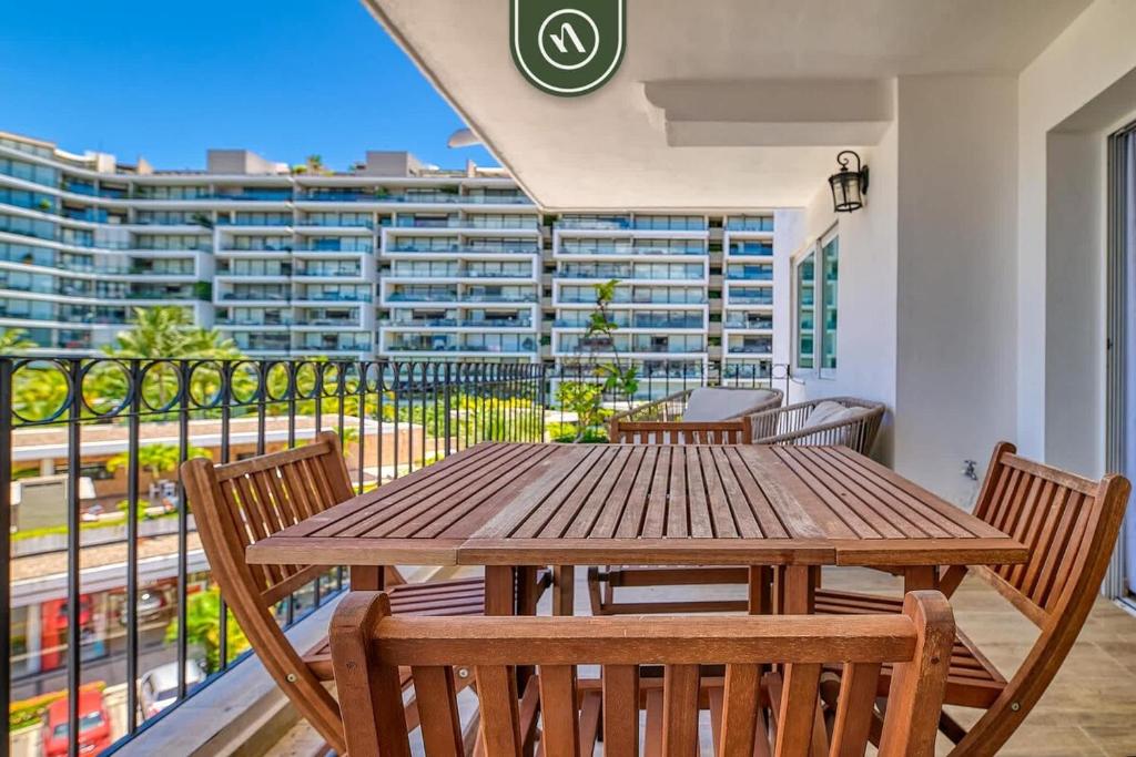 3BR Condo with Private Balcony - Pool - Marina - 3