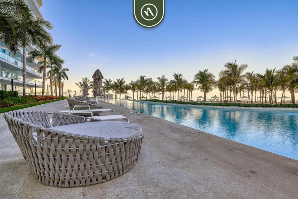 Stunning Oceanview Two Story Condo - Beach - Gym - 5