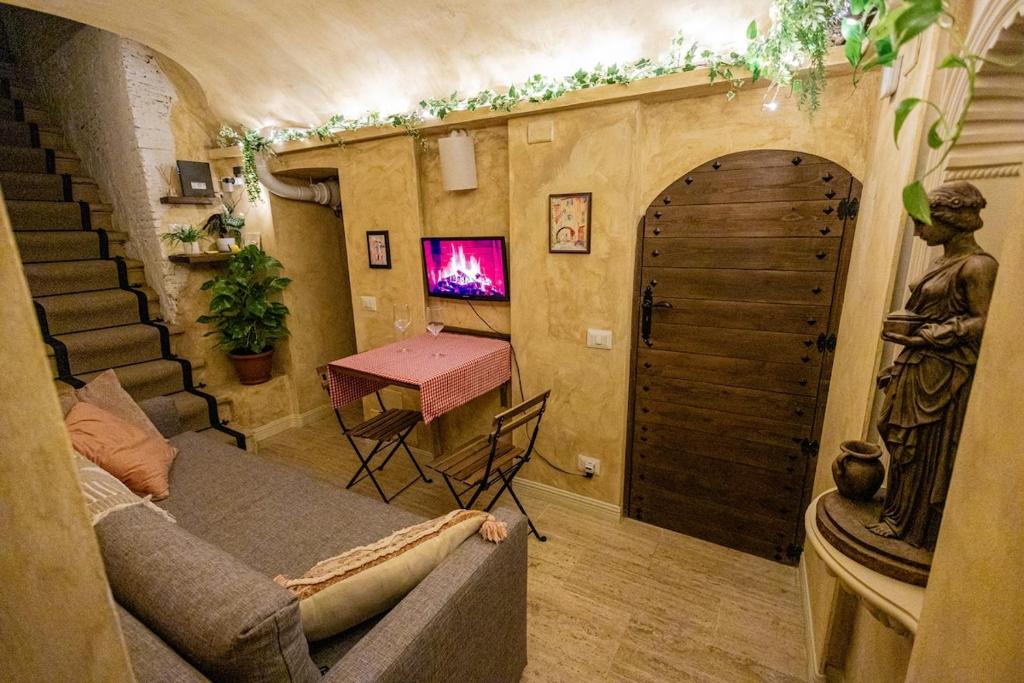 Charming Private Underground Roman Retreat Self Check-In - 2