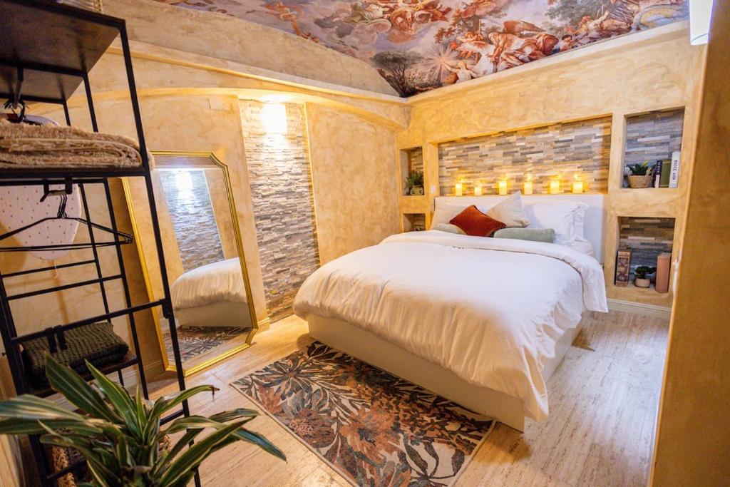 Charming Private Underground Roman Retreat Self Check-In - 1