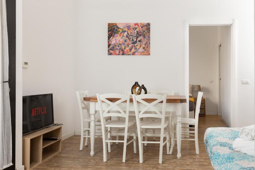 ArtStay Exclusive Apt Near Train Metro, Parking - 3