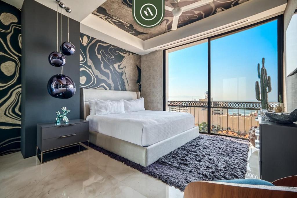 Luxury Corner Unit with Breataking Ocean Views - 2