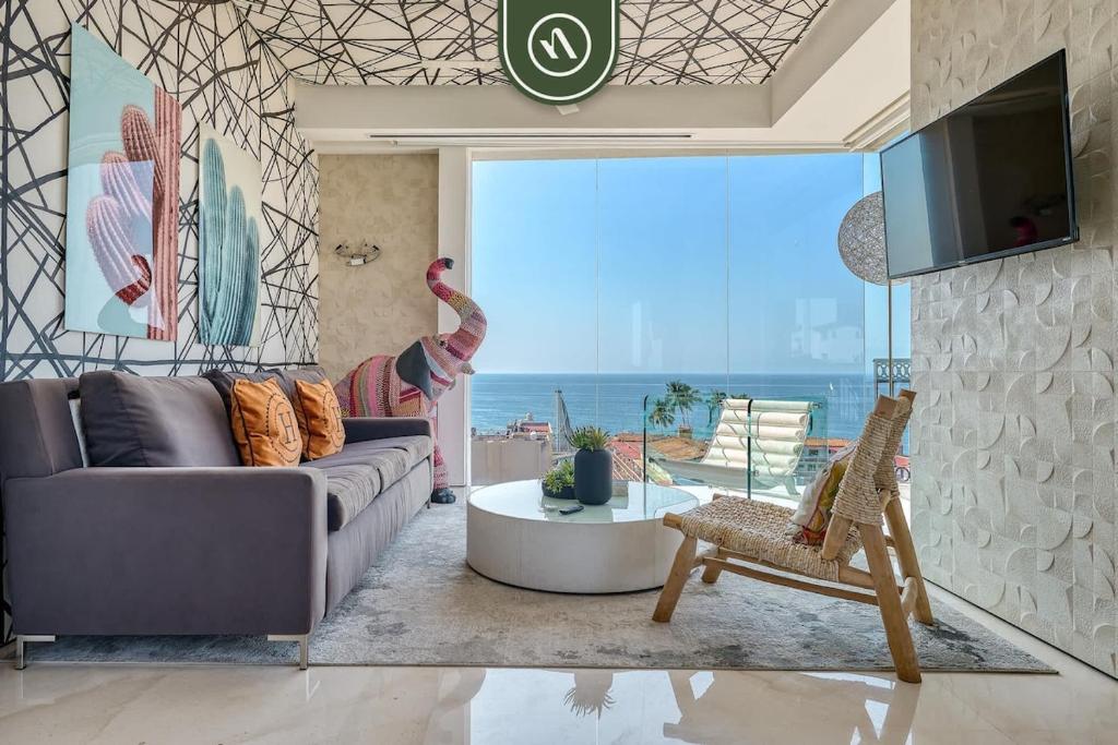 Luxury Corner Unit with Breataking Ocean Views - 4
