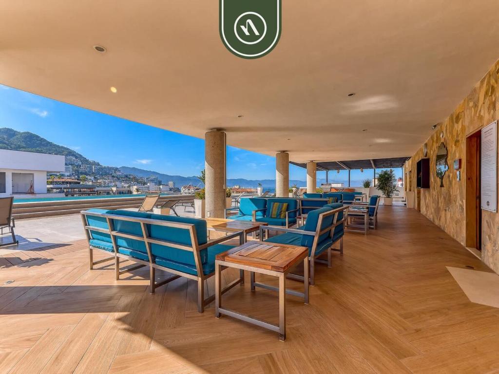 Elegant 2 BR Condo with Amazing Rooftop Pool - 3