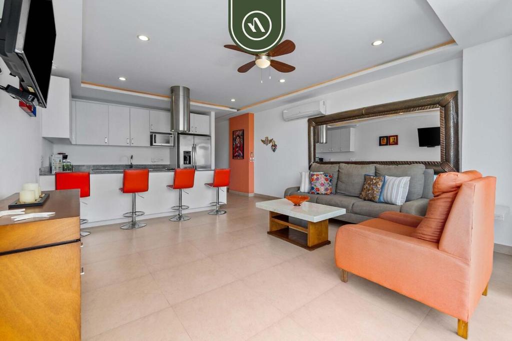 Elegant 2 BR Condo with Amazing Rooftop Pool - 4