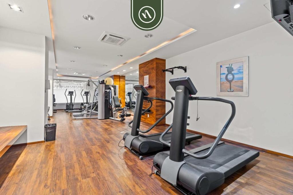 Elegant 2 BR Condo with Amazing Rooftop Pool - 5