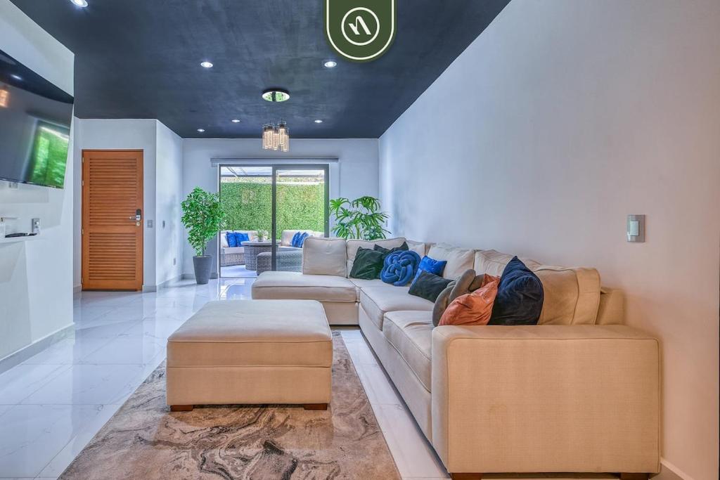 Modern 2BR Condo in Old Town - Private Terrace - 3