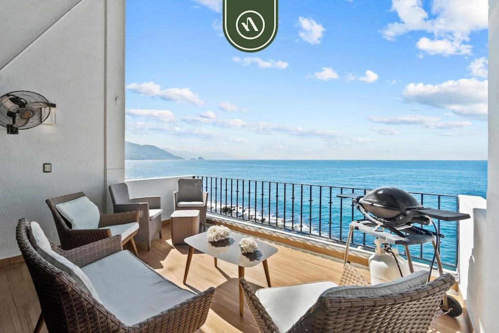 Oceanfront 2 BR Condo with Spectacular View - Pool - 2