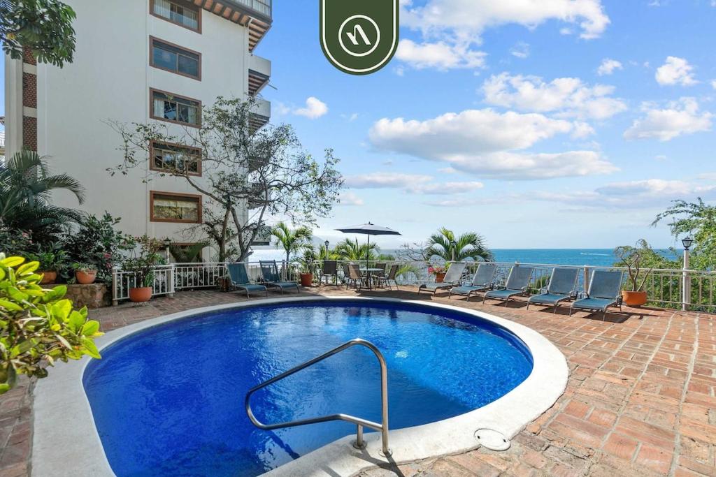 Oceanfront 2 BR Condo with Spectacular View - Pool - 4