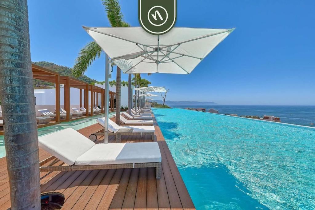 Luxury 1BR Condo with Private Terrace - Ocean View - 5