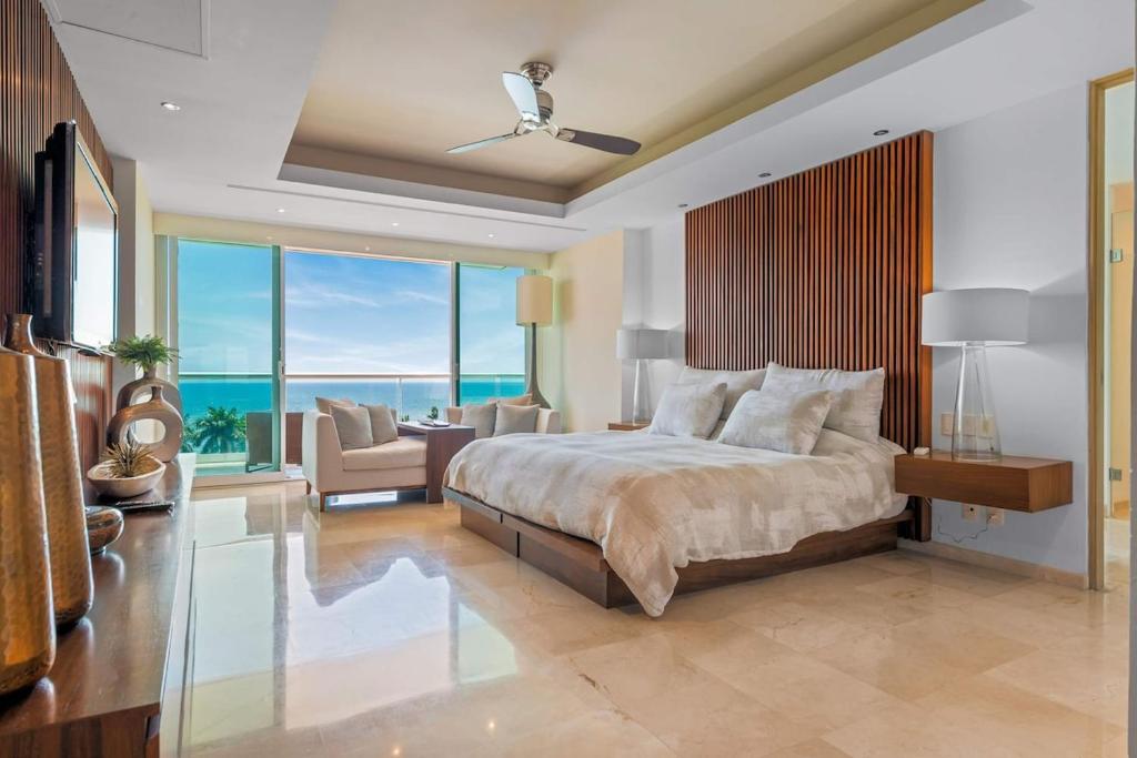 Luxury Oceanfront 4BR Condo - Pool - Ocean View - 2