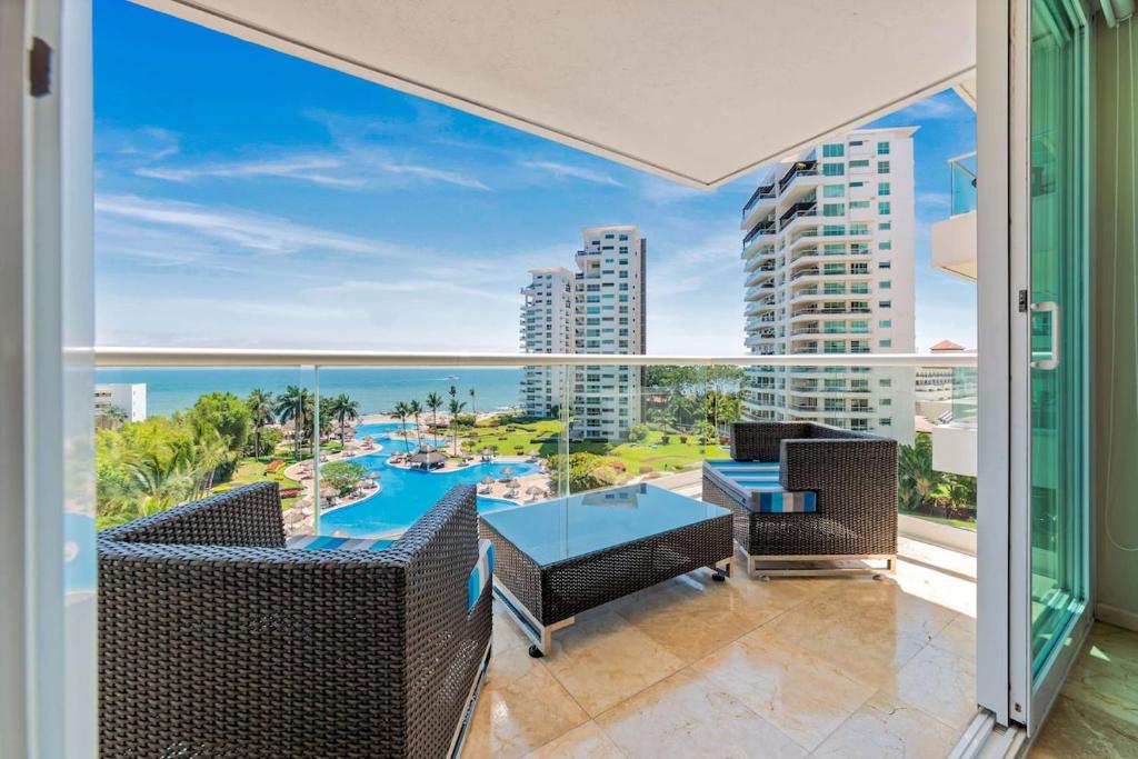 Luxury Oceanfront 4BR Condo - Pool - Ocean View - 3