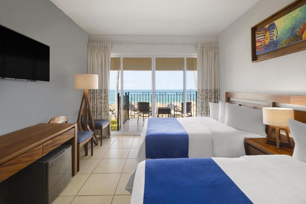 Grand Decameron Complex Bucerias, A Trademark All-Inclusive Resort - 3