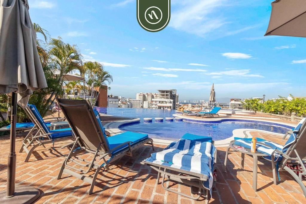 Stylish 2 BR Condo in Romantic Zone - Rooftop Pool - 4