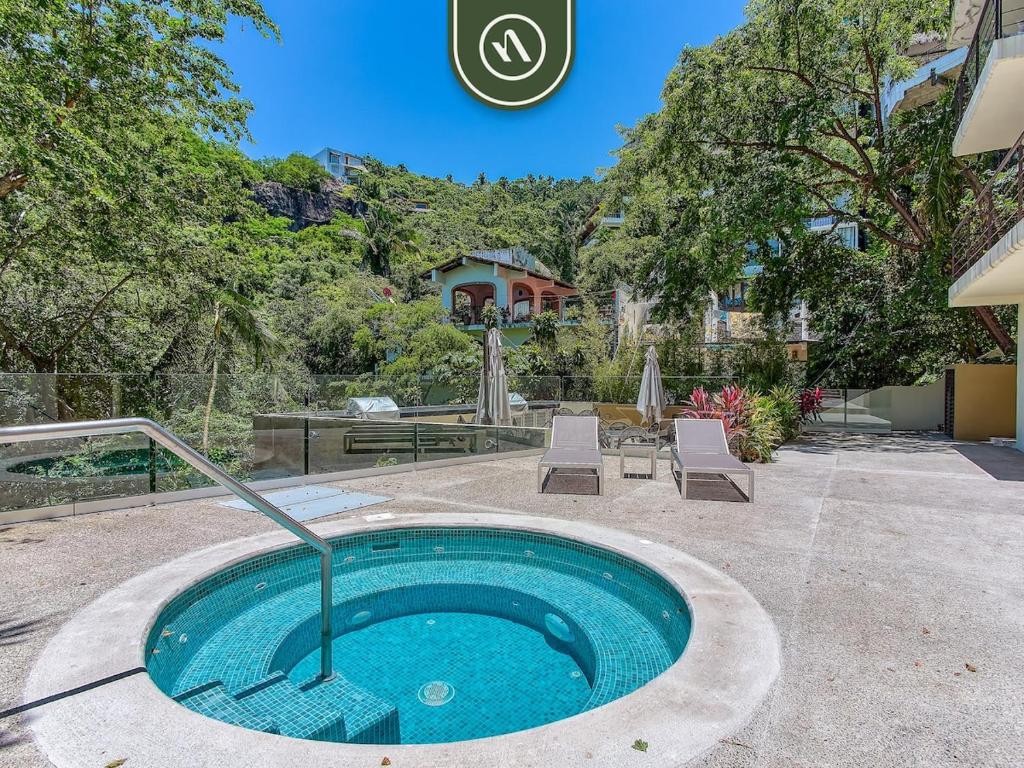Luxury 2 BR Condo in the Jungle - Oceanview Pool - 4