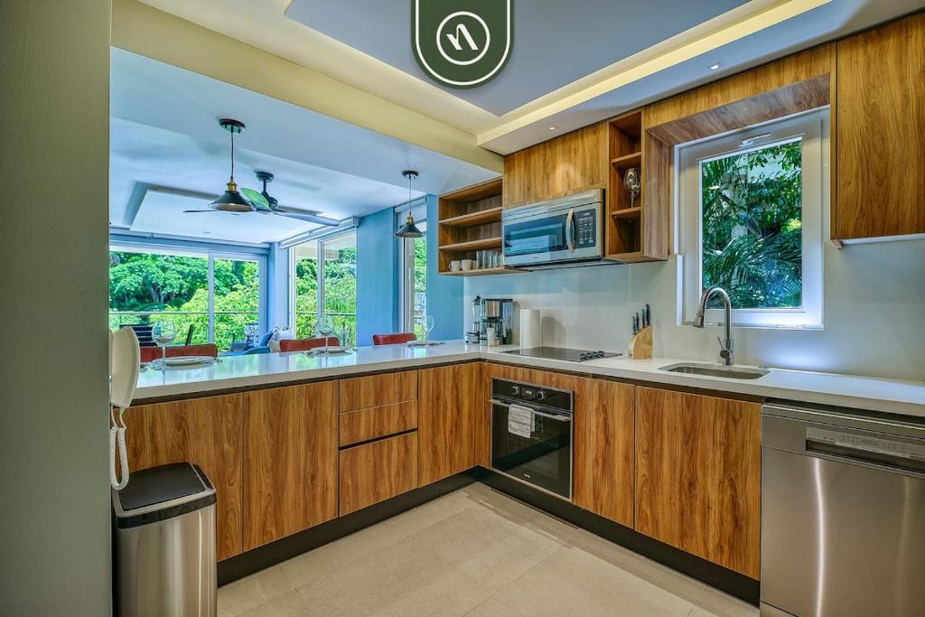 Luxury 2 BR Condo in the Jungle - Oceanview Pool - 5