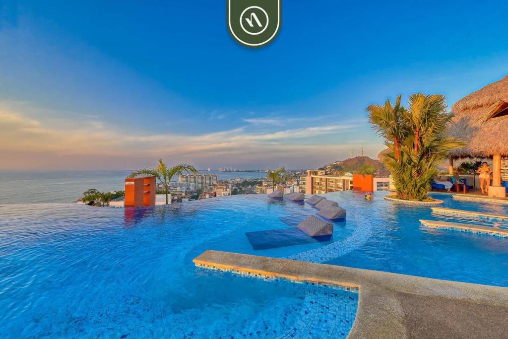 1 BR Condo - Amazing Sunsets From the Roof - Pool - 1