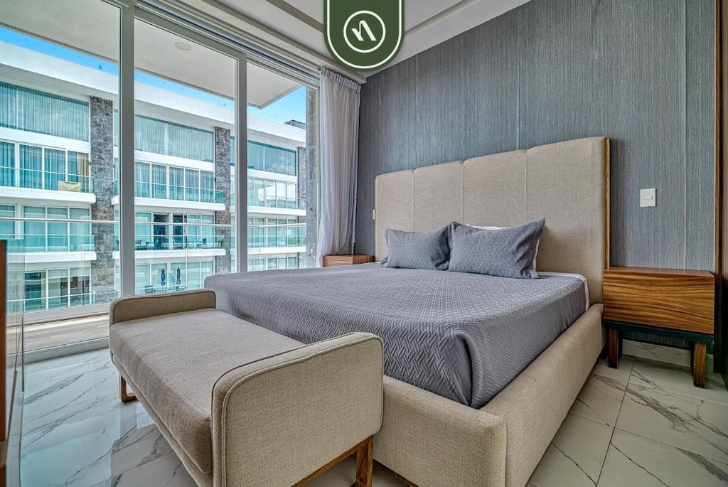 2BR Condo with Private Balcony - Padel Court - 2