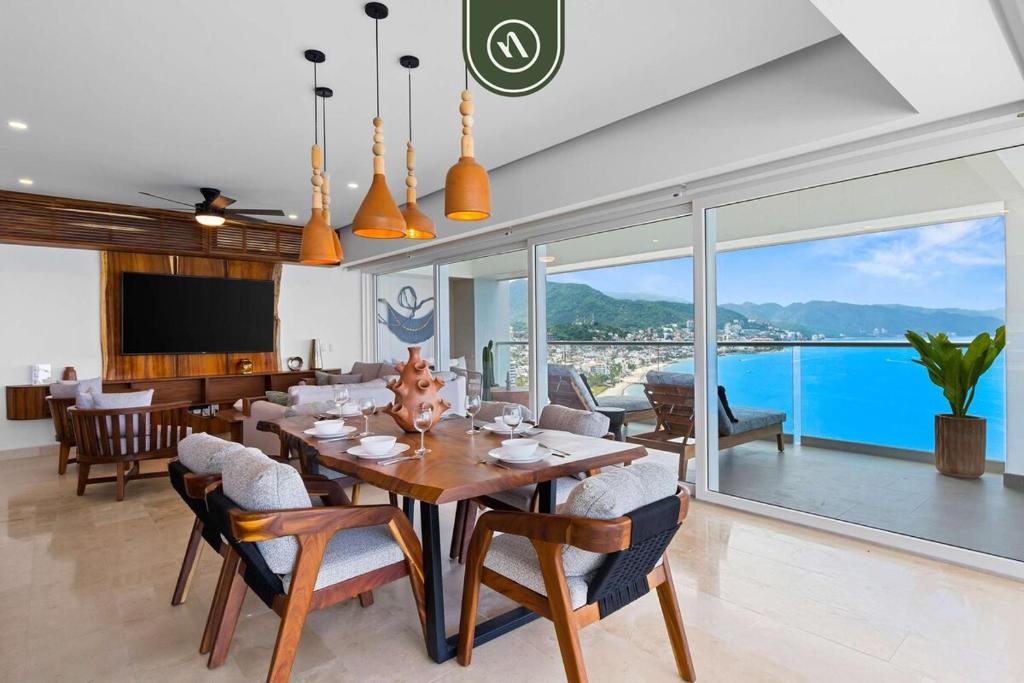 Luxury 4 BR Condo Amazing Views - Beach - Pools - 3