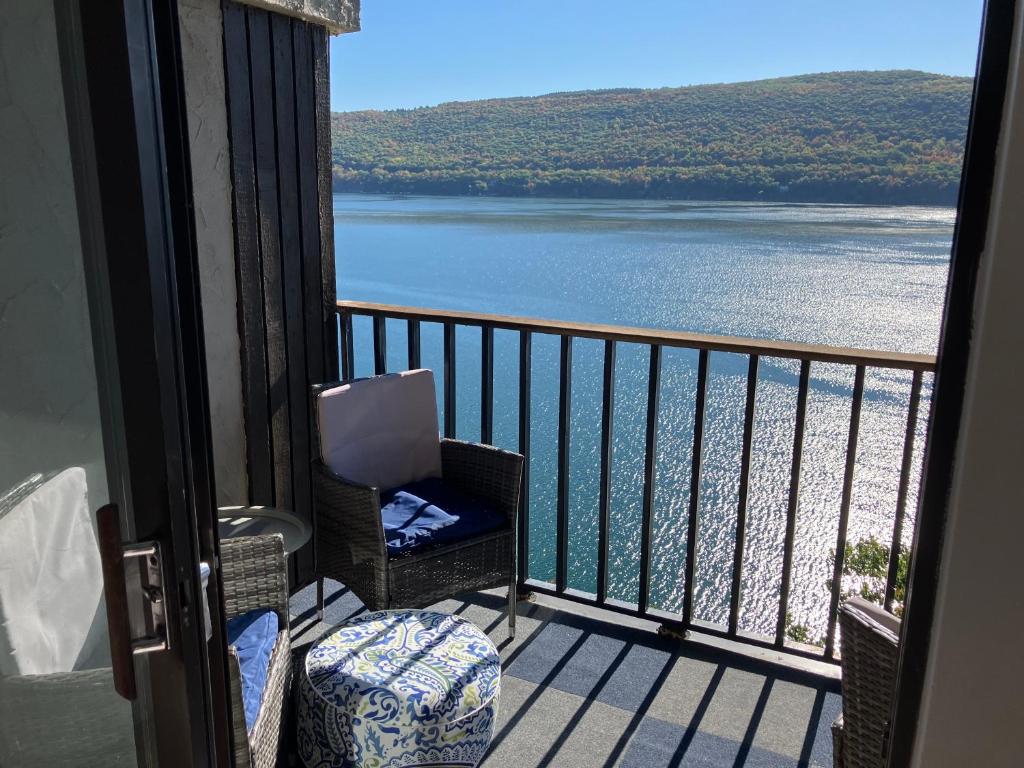 Lakeside Condo with plenty of amenities close to Bristol Mountain - permit - 2024-0018