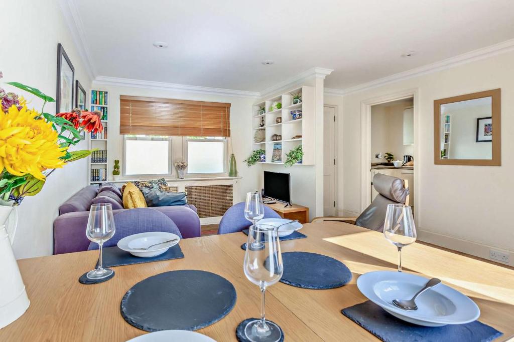 Two-Bed Apartment, Circus Mews, Bath photo 3