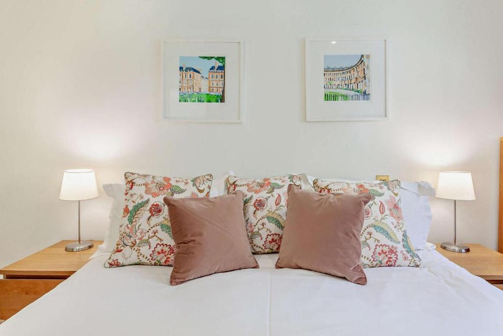 Two-Bed Apartment, Circus Mews, Bath photo 2