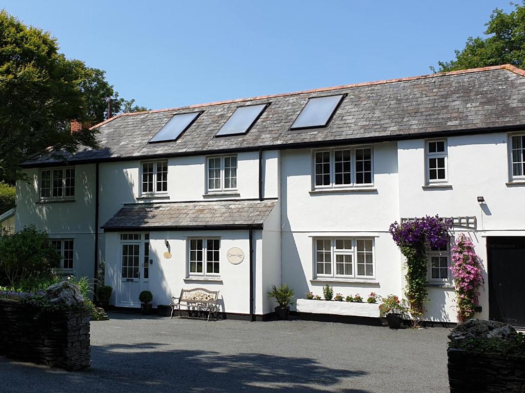 Orchard Lodge, Boscastle - pet-friendly stay
