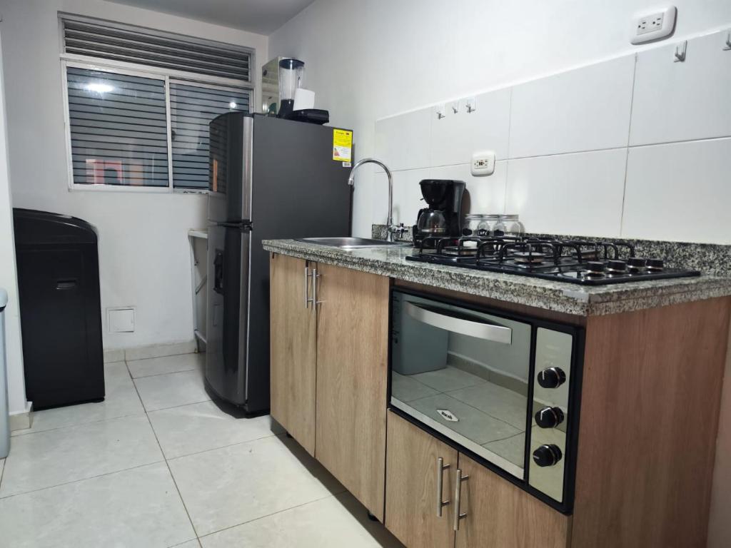 Apartamento completo con dos habitaciones, moderno y bien ubicado en Armenia Quindío - 2