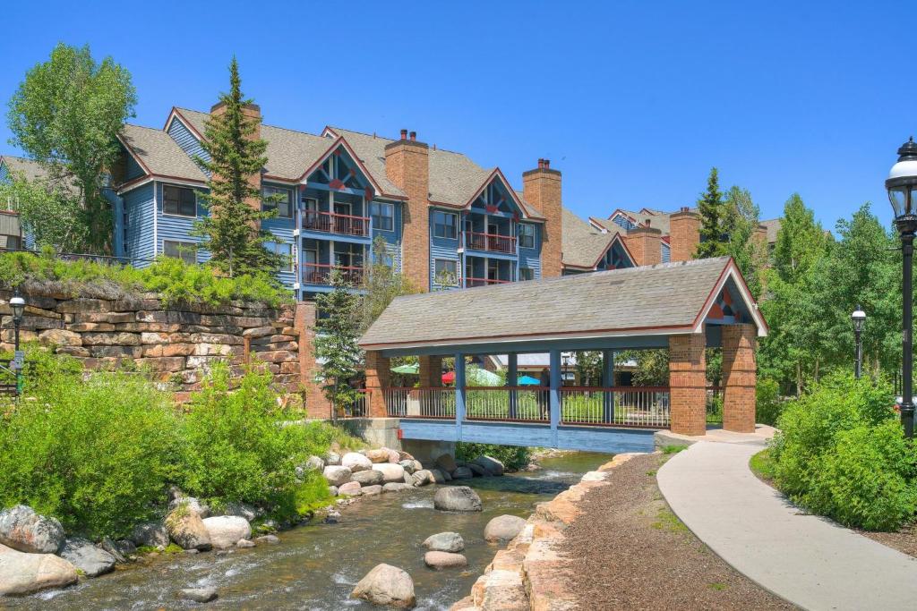 Exterior view, River Mountain Lodge, A Vail Resorts Property in Breckenridge (CO)
