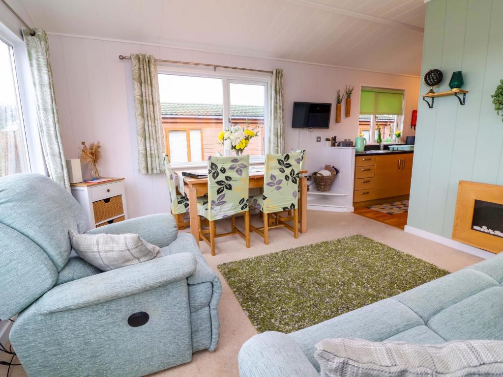 Daffodil Lodge, Mullacott Park - photo 2